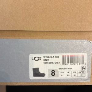 Ugg women’s saela rib knit boots never worn